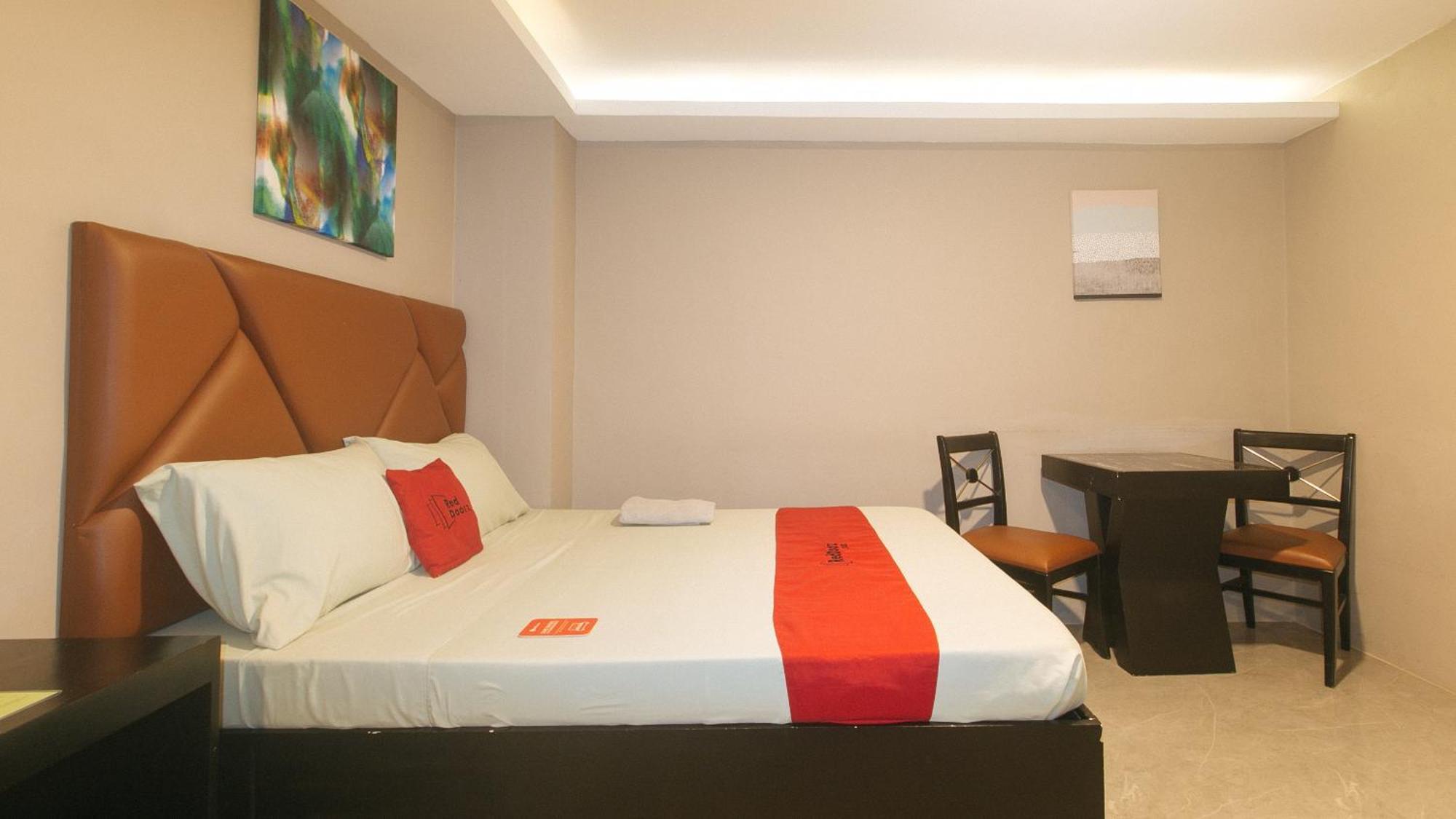 Reddoorz Plus At Seventy Five Inn Near Manila Airport Paranaque City Exterior foto