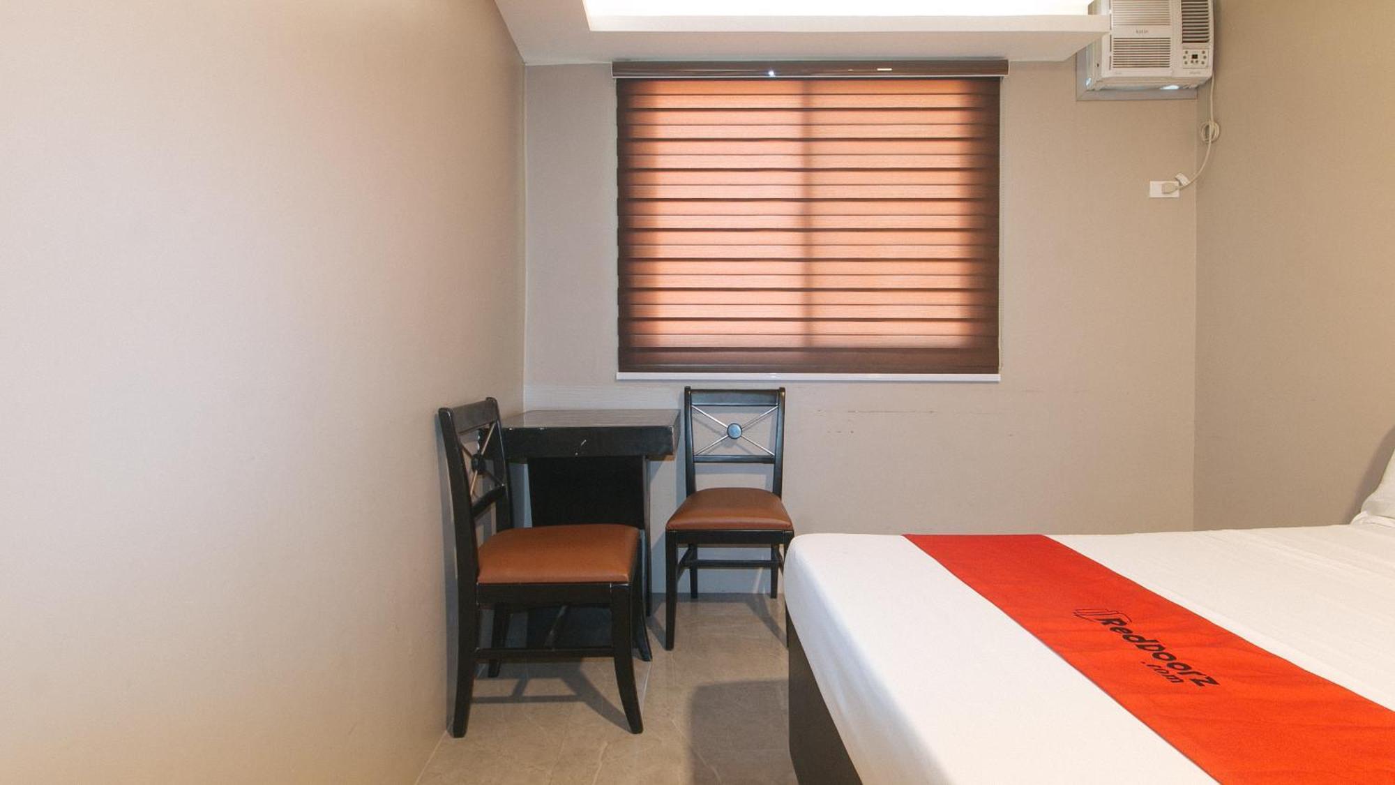Reddoorz Plus At Seventy Five Inn Near Manila Airport Paranaque City Exterior foto